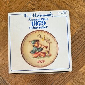 VINTAGE AND COLLECTIBLE 🤩Goebel 1979 Annual Plate with Gnome and Bird